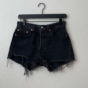 Levi’s mid rise shorts!